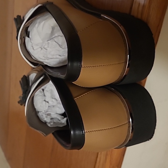 Franco Sarto Womens Brown, Black, and White Tassel Loafers - Picture 4 of 8